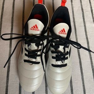Women’s ADIDAS Soccer Cleats - Size 8